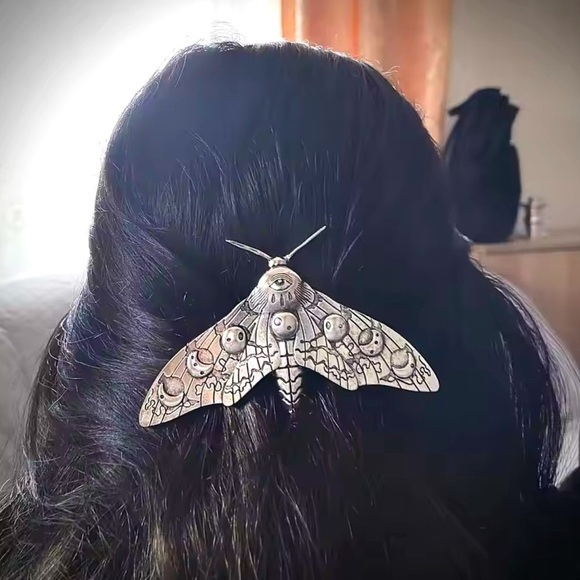 Gothic Silver Moth Hair Pin - Picture 1 of 10